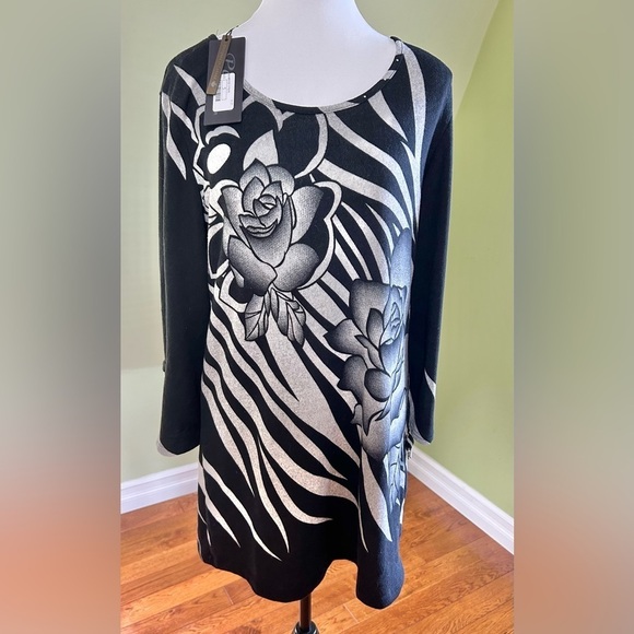 NWT Papa Vancouver Gorgeous Tunic Sweater - Size Small in Monochrome - Picture 2 of 9